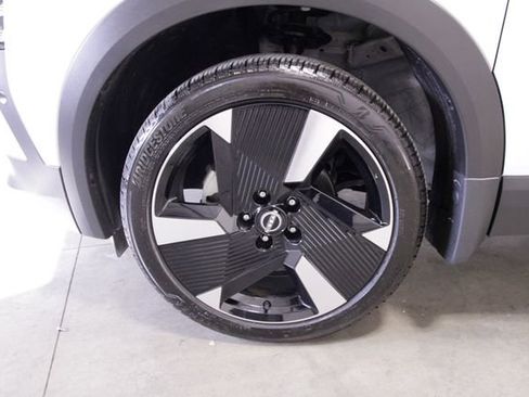 Used 2025 Nissan Kicks SR image 11