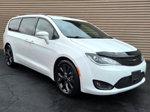 Used 2018 Chrysler Pacifica Limited w/ Advanced Safetytec Group image 7