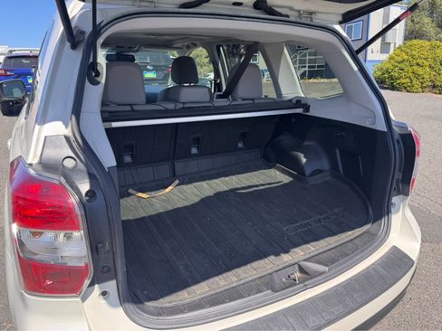 Used 2015 Subaru Forester 2.5i Limited w/ Popular Package #2 AWD/4WD image 9