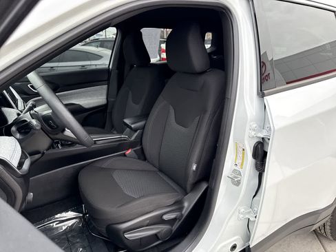 Used 2025 Jeep Compass Sport image 11