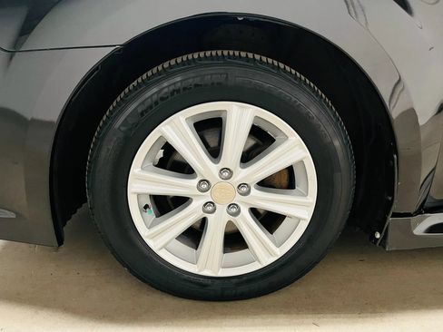 Used 2010 Subaru Legacy 2.5i Premium AWD/4WD image 21