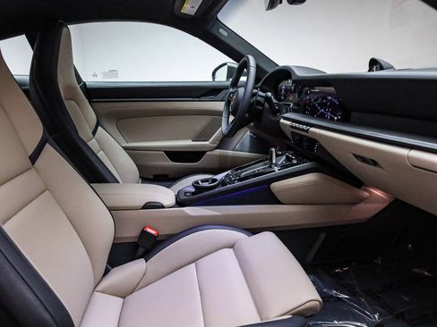 Used 2025 Porsche 911 Carrera 4 GTS image 17