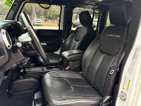 Used 2016 Jeep Wrangler Unlimited Rubicon w/ Connectivity Group image 22