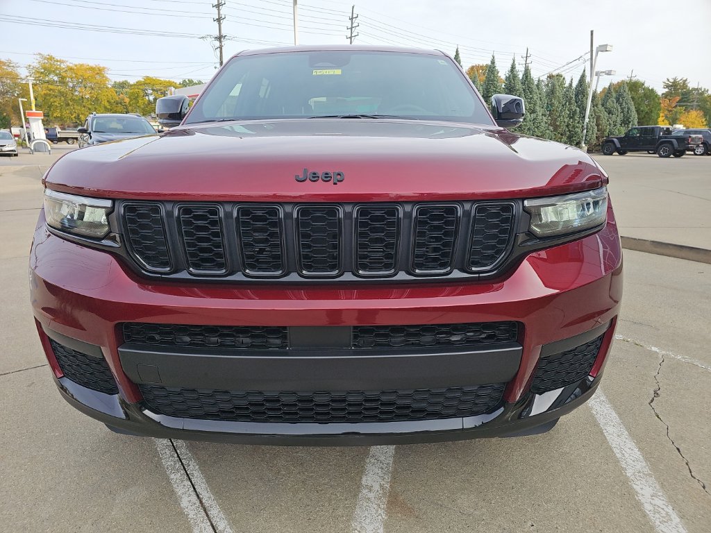Certified 2025 Jeep Grand Cherokee L Altitude AWD/4WD image 7