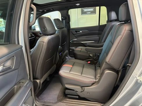 Used 2026 Chevrolet Traverse RS w/ LPO, Floor Liner Package AWD/4WD image 19