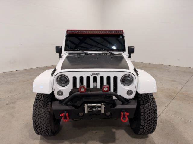 Used 2015 Jeep Wrangler Unlimited Rubicon w/ Connectivity Group AWD/4WD image 3