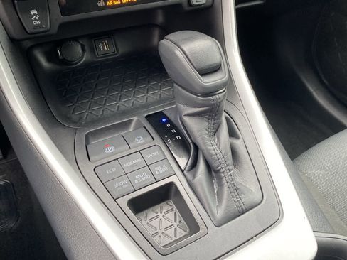 Used 2025 Toyota RAV4 XLE image 31