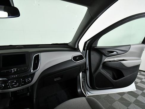 Used 2022 Chevrolet Equinox LS image 20
