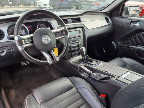 Used 2013 Ford Mustang Premium RWD image 4