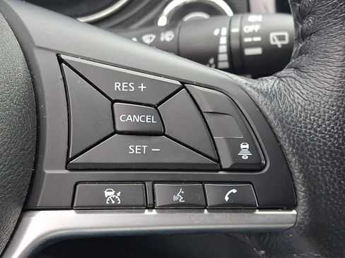 Used 2018 Nissan Rogue SV w/ Premium Package AWD/4WD image 23