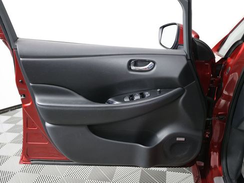 Used 2018 Nissan Leaf SL w/ SL Technology Package image 12