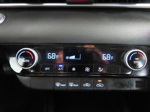 Used 2023 Hyundai Elantra SEL FWD image 24