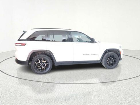 Used 2024 Jeep Grand Cherokee Altitude AWD/4WD image 9
