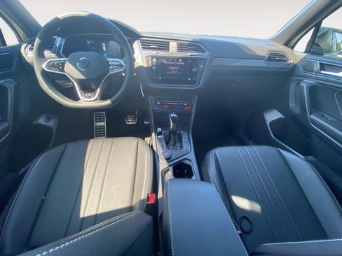 Used 2022 Volkswagen Tiguan SE R-Line image 10