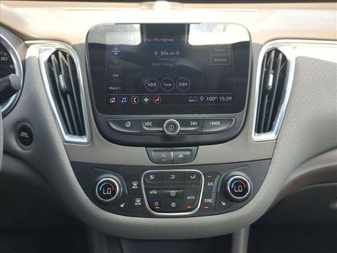 Used 2021 Chevrolet Malibu LT FWD image 14