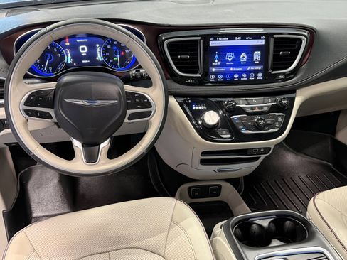 Used 2020 Chrysler Pacifica Limited FWD image 24