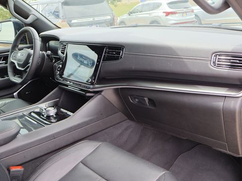 Used 2023 Jeep Wagoneer 4WD image 44