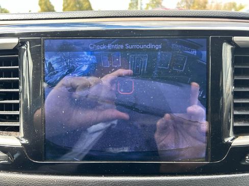 Used 2017 Chrysler Pacifica Touring image 14