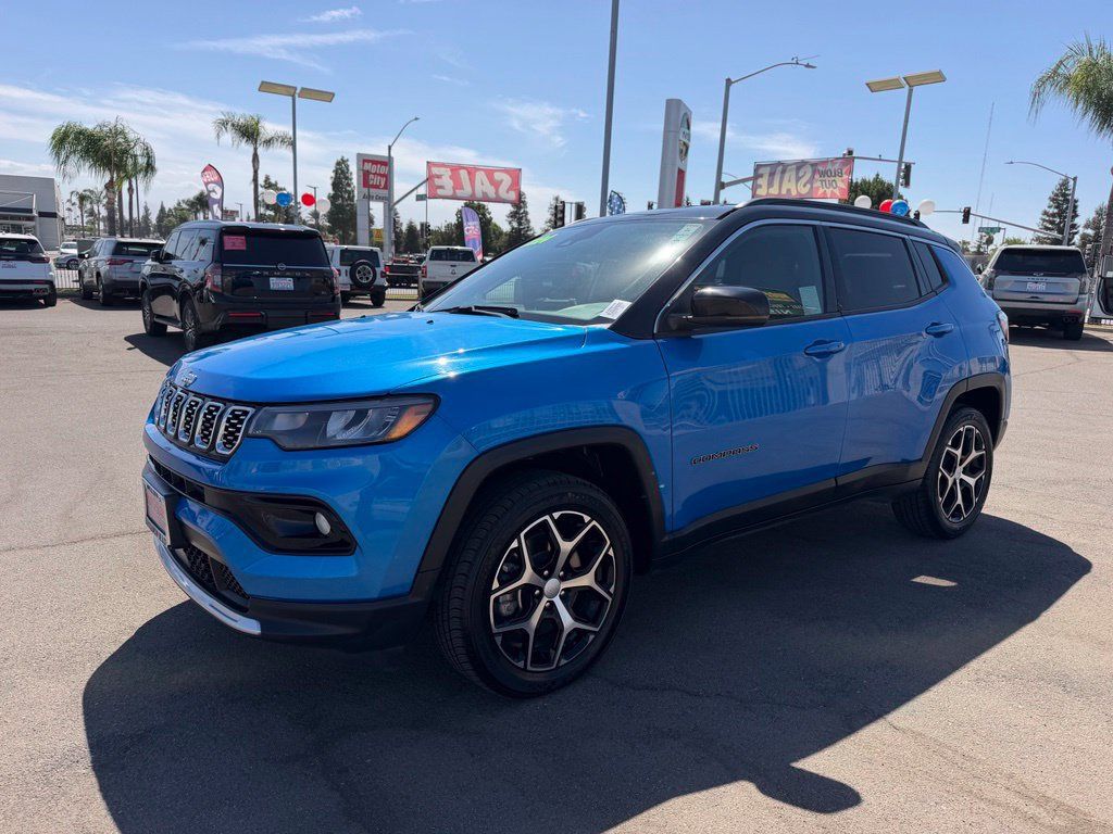 Used 2024 Jeep Compass Limited AWD/4WD image 3
