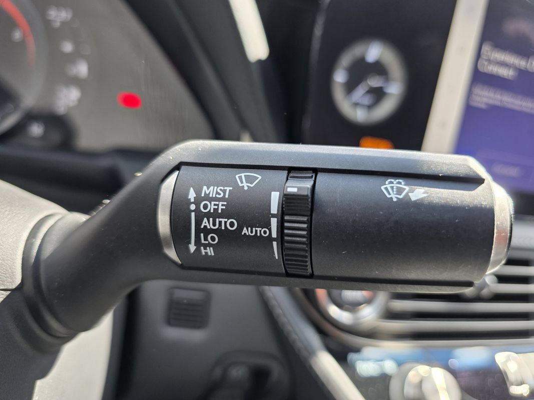 Used 2023 Lexus LS 500 F Sport w/ Accessory Package (Z1) AWD/4WD image 31