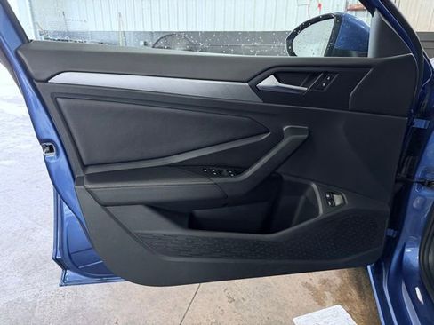 Used 2024 Volkswagen Jetta SE FWD image 10