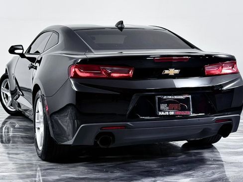 Used 2018 Chevrolet Camaro LT w/ Technology Package RWD image 9