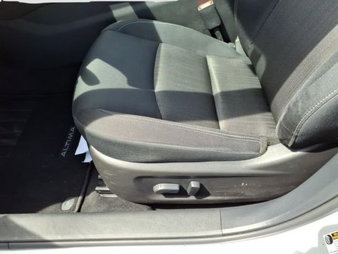 Used 2025 Nissan Altima 2.5 SV FWD image 15