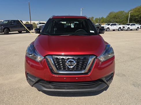 Used 2019 Nissan Kicks SR w/ SR Premium Package FWD image 8