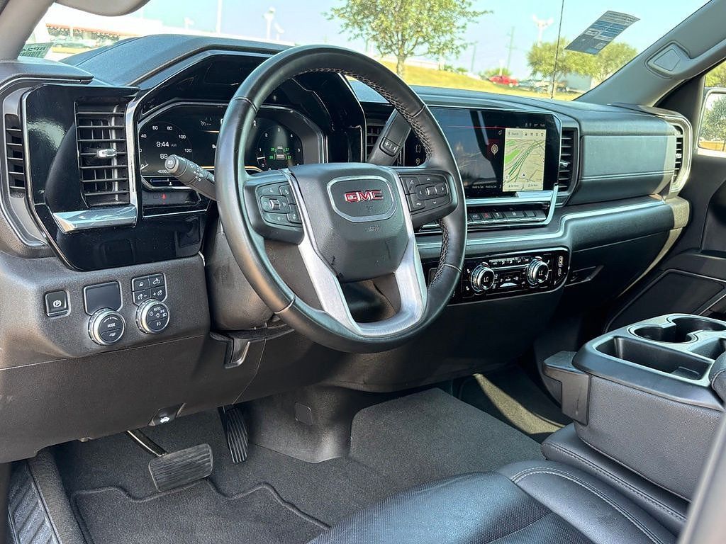 Used 2025 GMC Sierra 1500 SLT RWD image 12