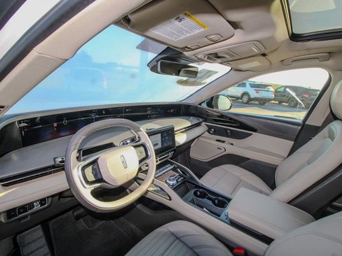 Used 2025 Lincoln Nautilus Reserve AWD/4WD image 17
