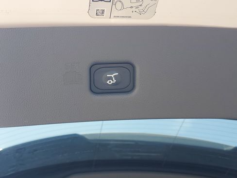 Used 2019 Lincoln Nautilus Reserve FWD image 10