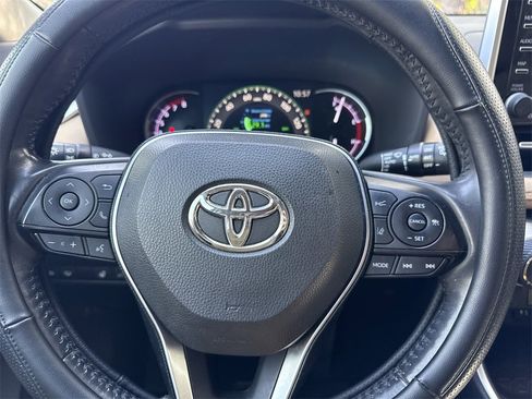 Used 2019 Toyota RAV4 Limited image 17