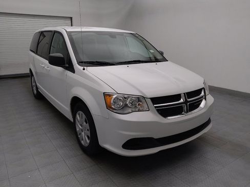 Used 2018 Dodge Grand Caravan SE w/ UConnect Hands-Free Group image 13
