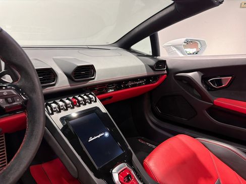 Used 2021 Lamborghini Huracan EVO image 20