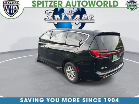 Used 2024 Chrysler Pacifica Touring-L FWD image 7
