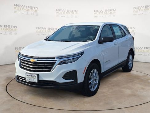 Used 2024 Chevrolet Equinox LS AWD/4WD image 1