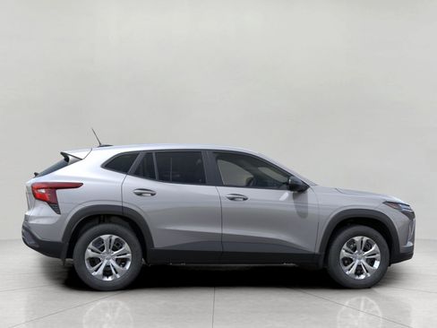 Used 2026 Chevrolet Trax LS FWD image 5