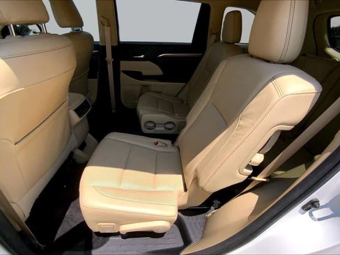 Used 2017 Toyota Highlander Limited FWD image 21
