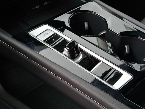 Used 2025 Volkswagen Atlas SE image 18