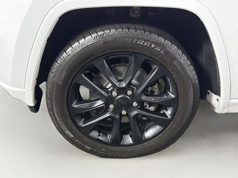 Used 2021 Jeep Grand Cherokee Laredo X AWD/4WD image 34