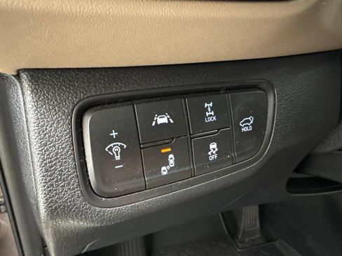 Used 2020 Hyundai Santa Fe Limited AWD/4WD image 16