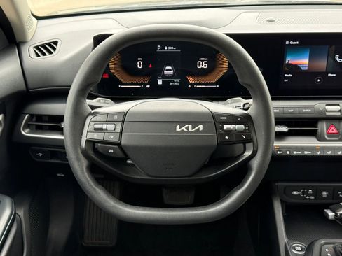 Used 2025 Kia K4 FWD image 30