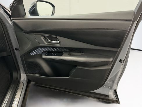 Used 2024 Nissan Ariya AWD image 35