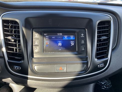 Used 2016 Chrysler 200 Limited image 22