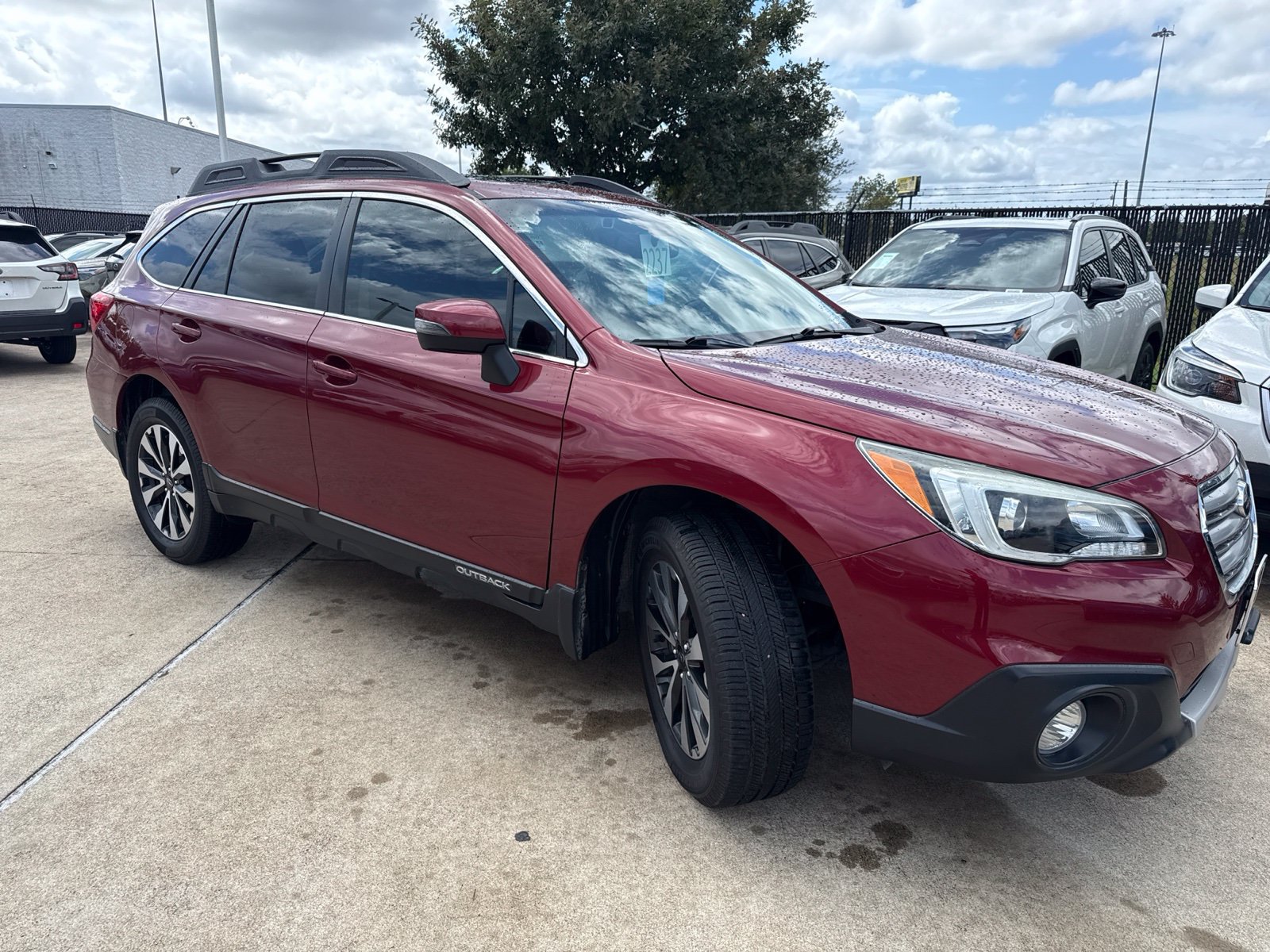 Used 2016 Subaru Outback 2.5i Limited AWD/4WD image 1