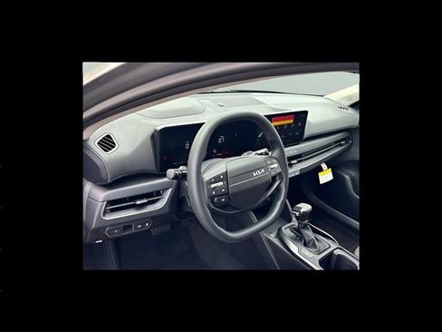 New 2025 Kia K4 LXS image 10