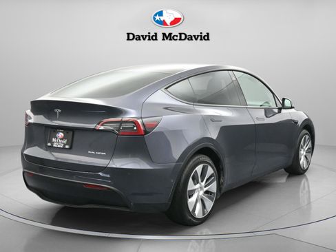 Used 2022 Tesla Model Y Long Range image 8
