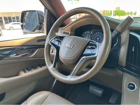 Used 2018 Cadillac Escalade ESV Platinum image 5