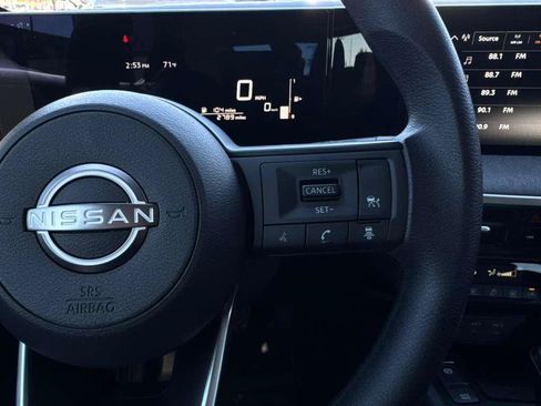 Used 2025 Nissan Kicks SV FWD image 10