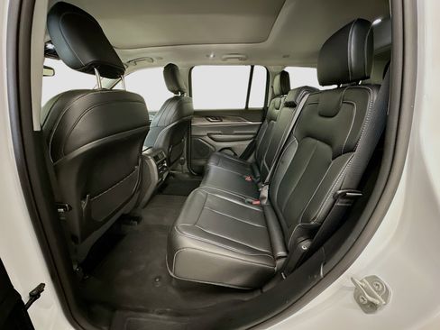 Used 2023 Jeep Grand Cherokee Limited image 30